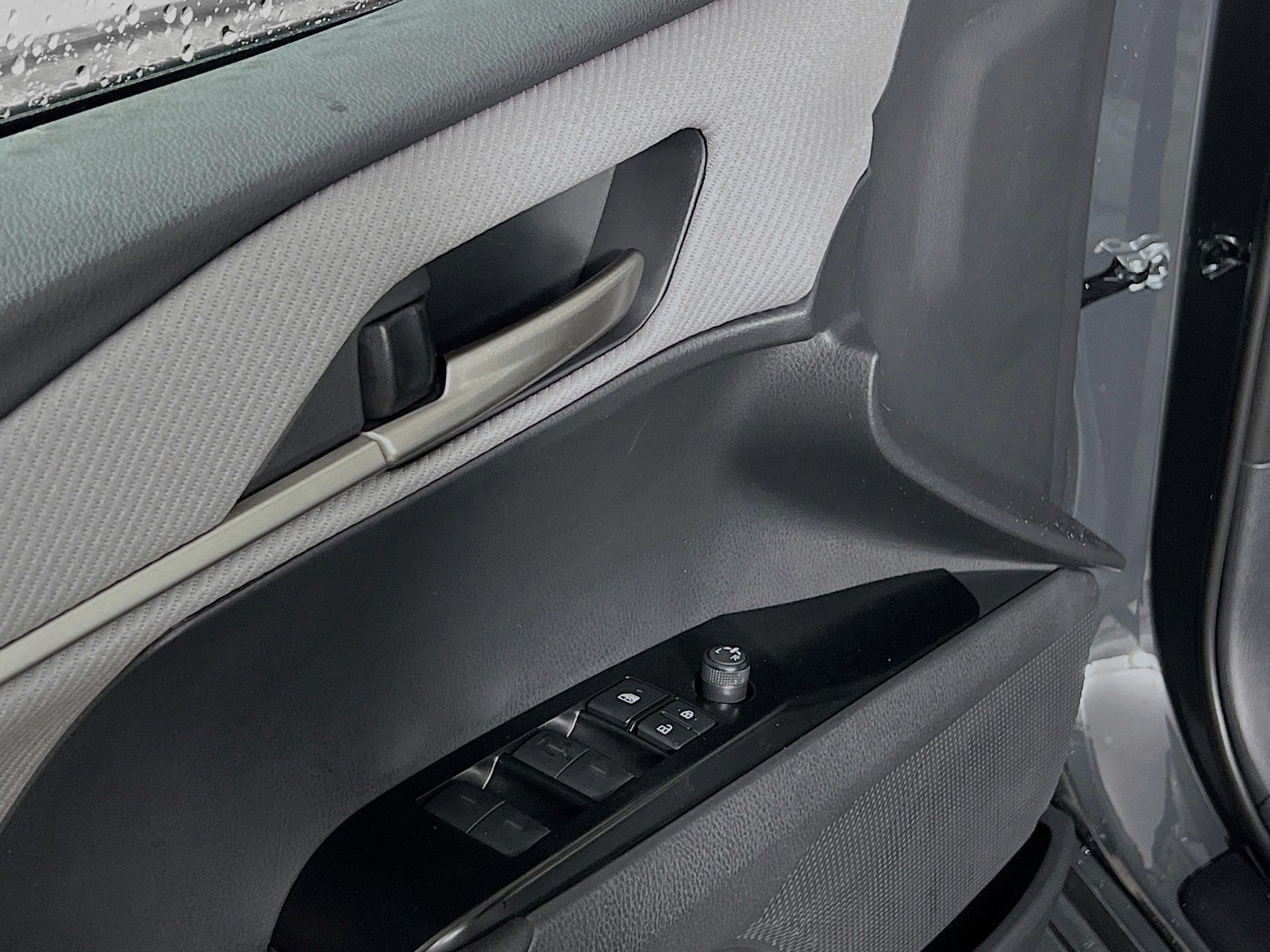 2025 Toyota Camry SE - Photo 14