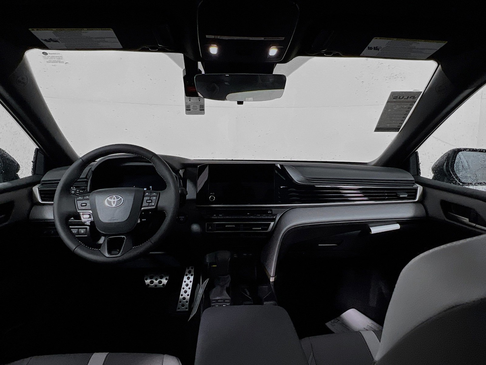2025 Toyota Camry SE - Photo 27