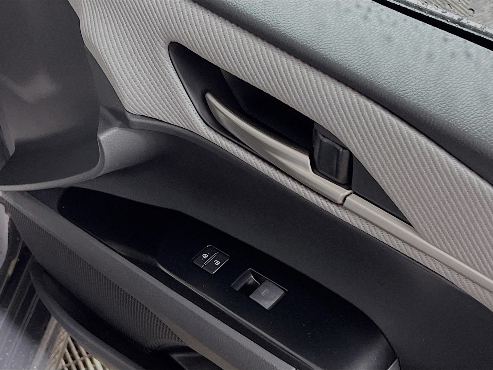 2025 Toyota Camry SE - Photo 29
