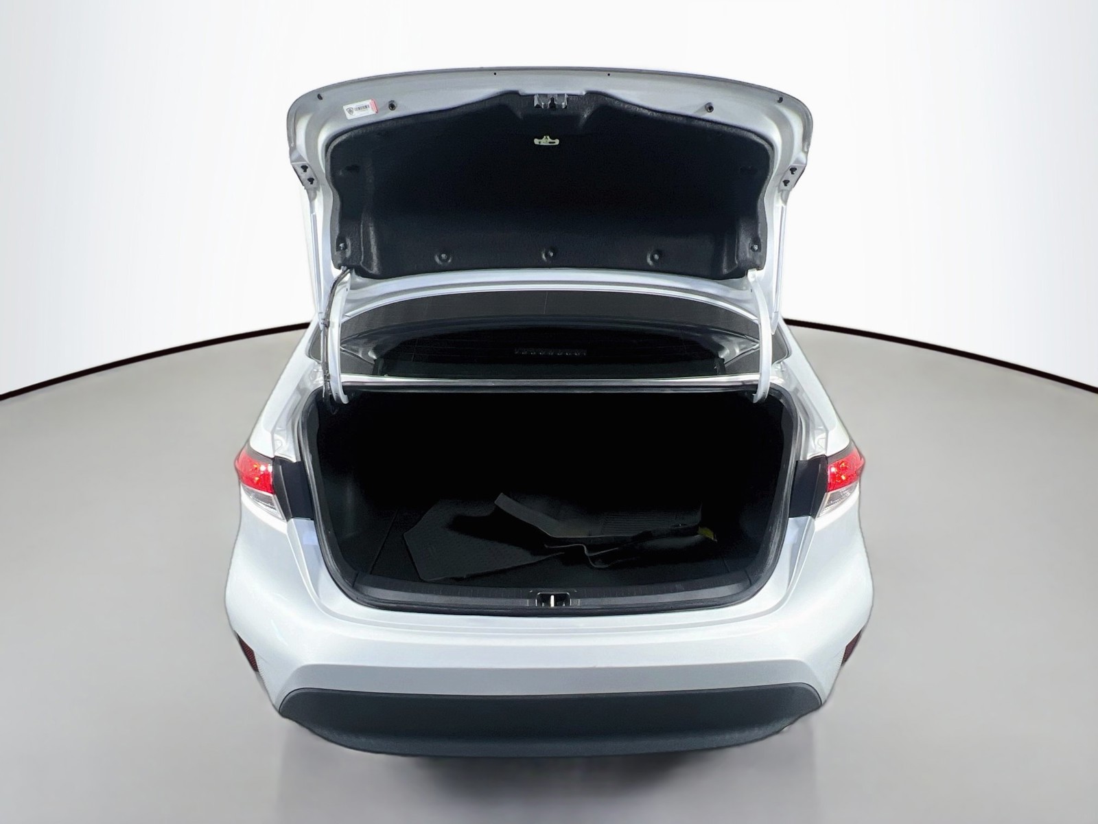 Used 2023 Silver Toyota LE image 29
