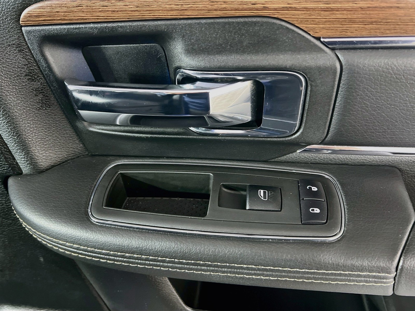 Used 2014 Blue Ram Laramie image 32