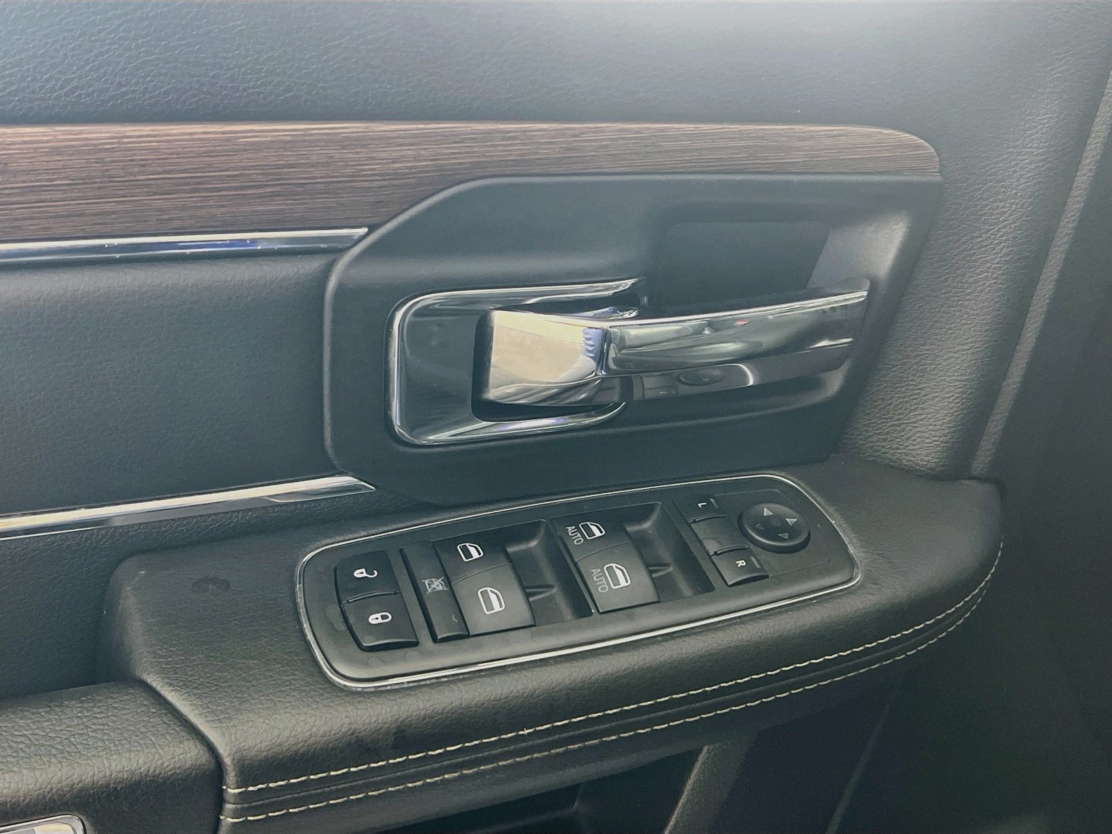 Used 2014 Blue Ram Laramie image 12