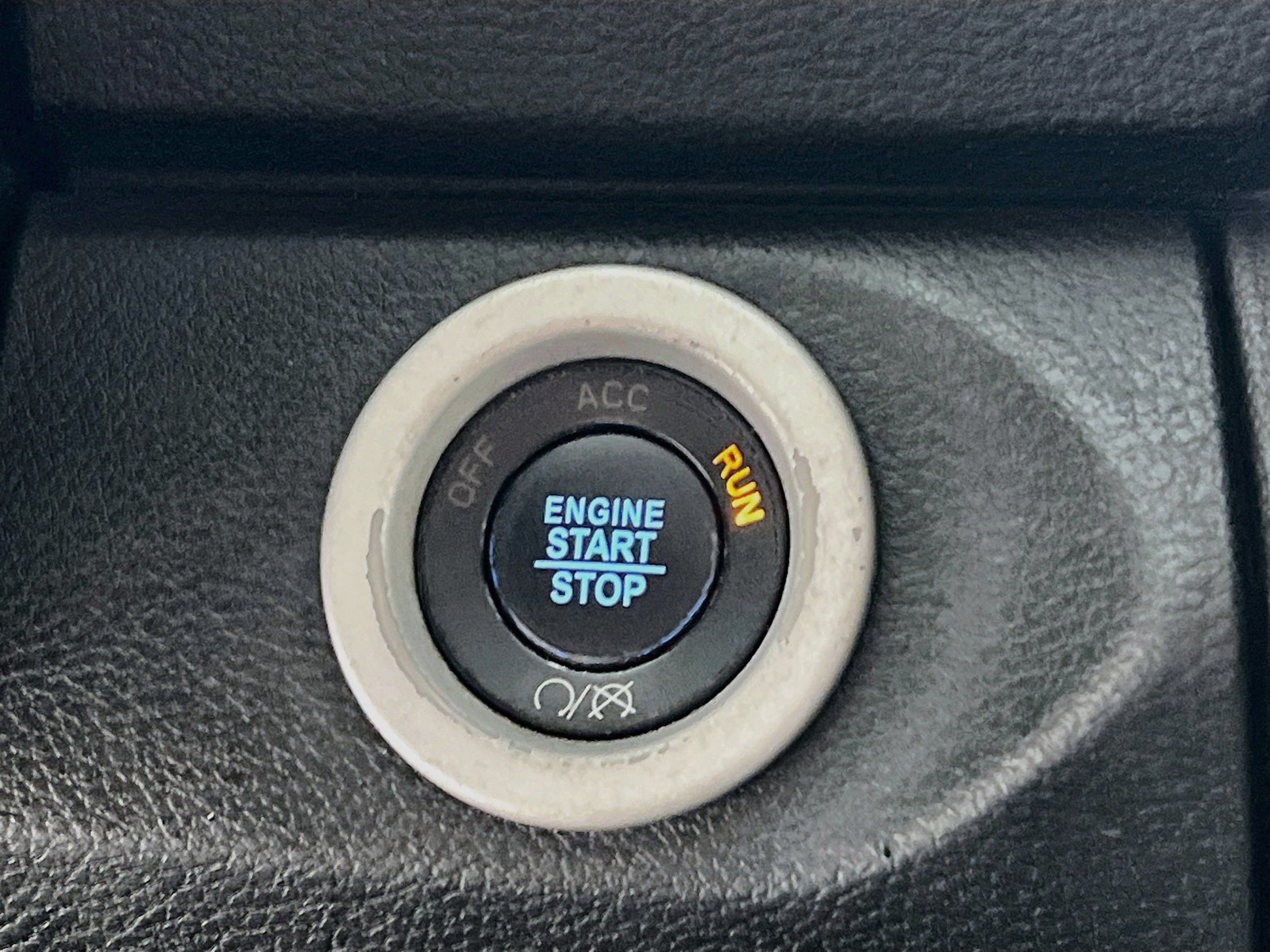 Used 2014 Blue Ram Laramie image 19