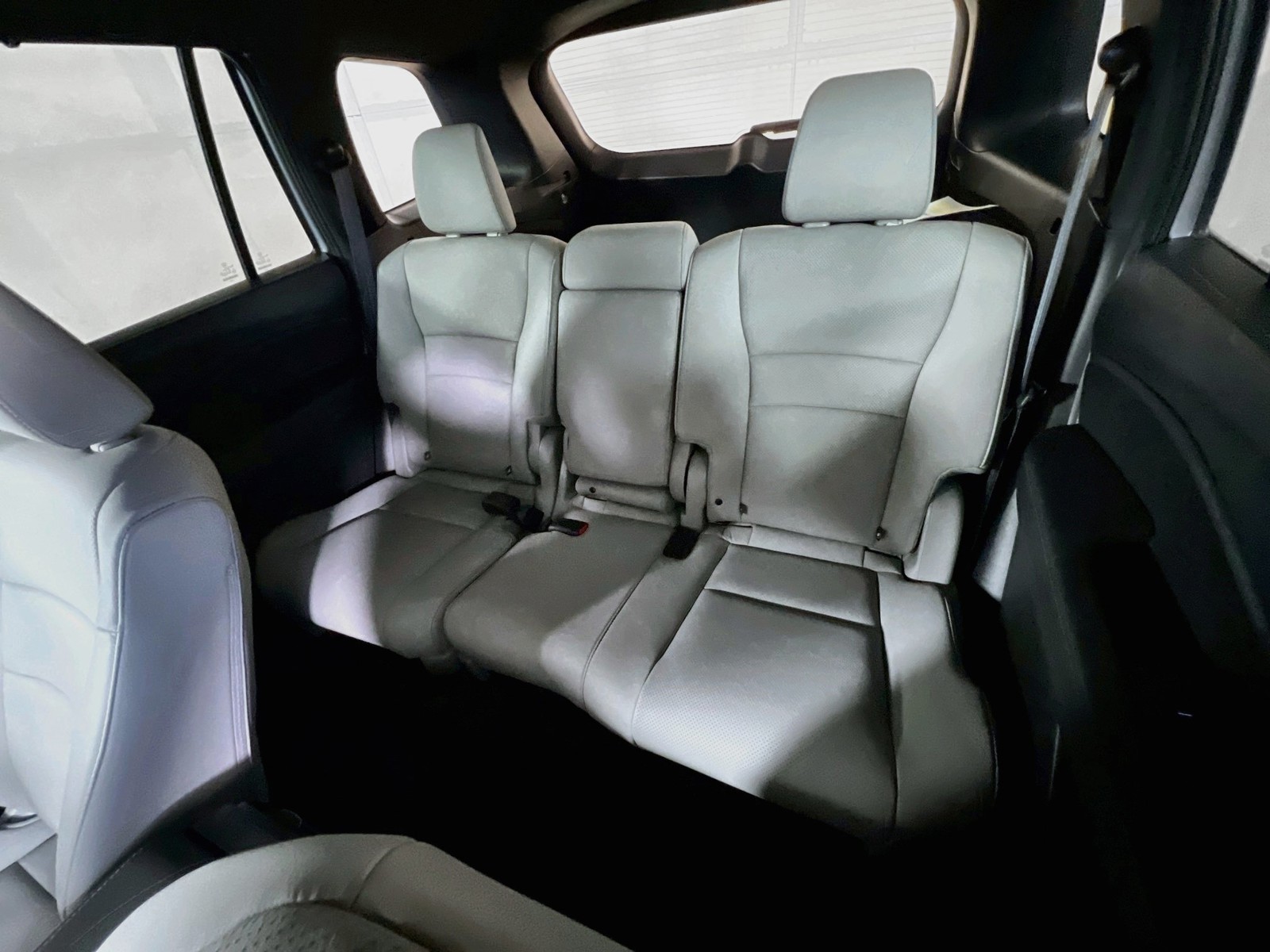 Used 2025 Silver Honda EX-L image 27