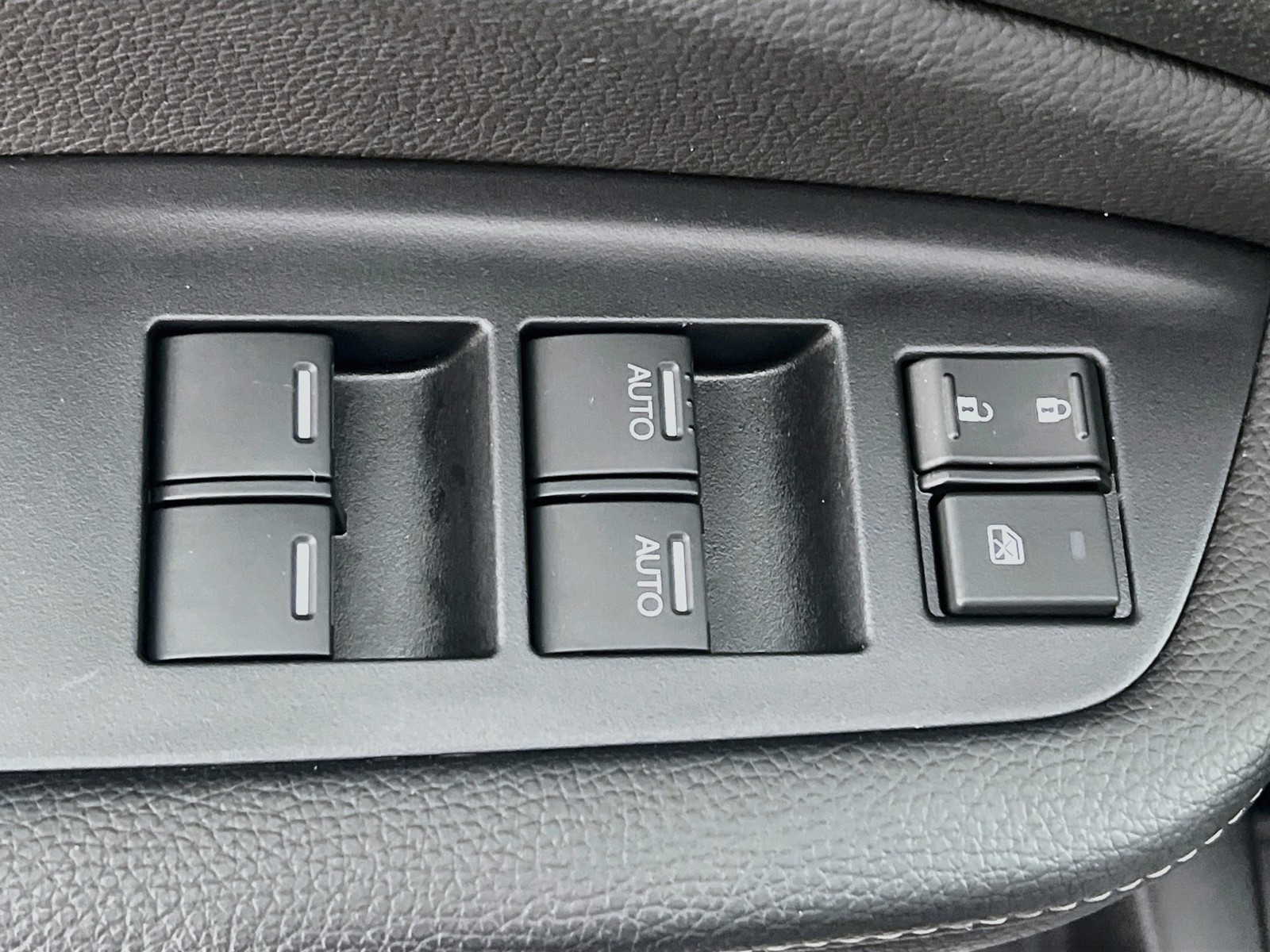 Used 2025 Silver Honda EX-L image 12
