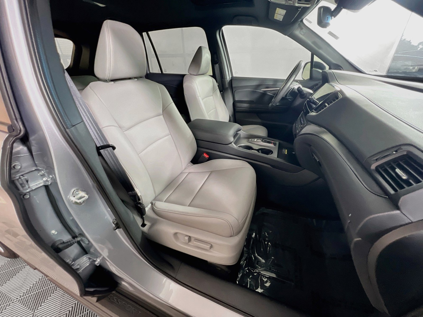 Used 2025 Silver Honda EX-L image 30