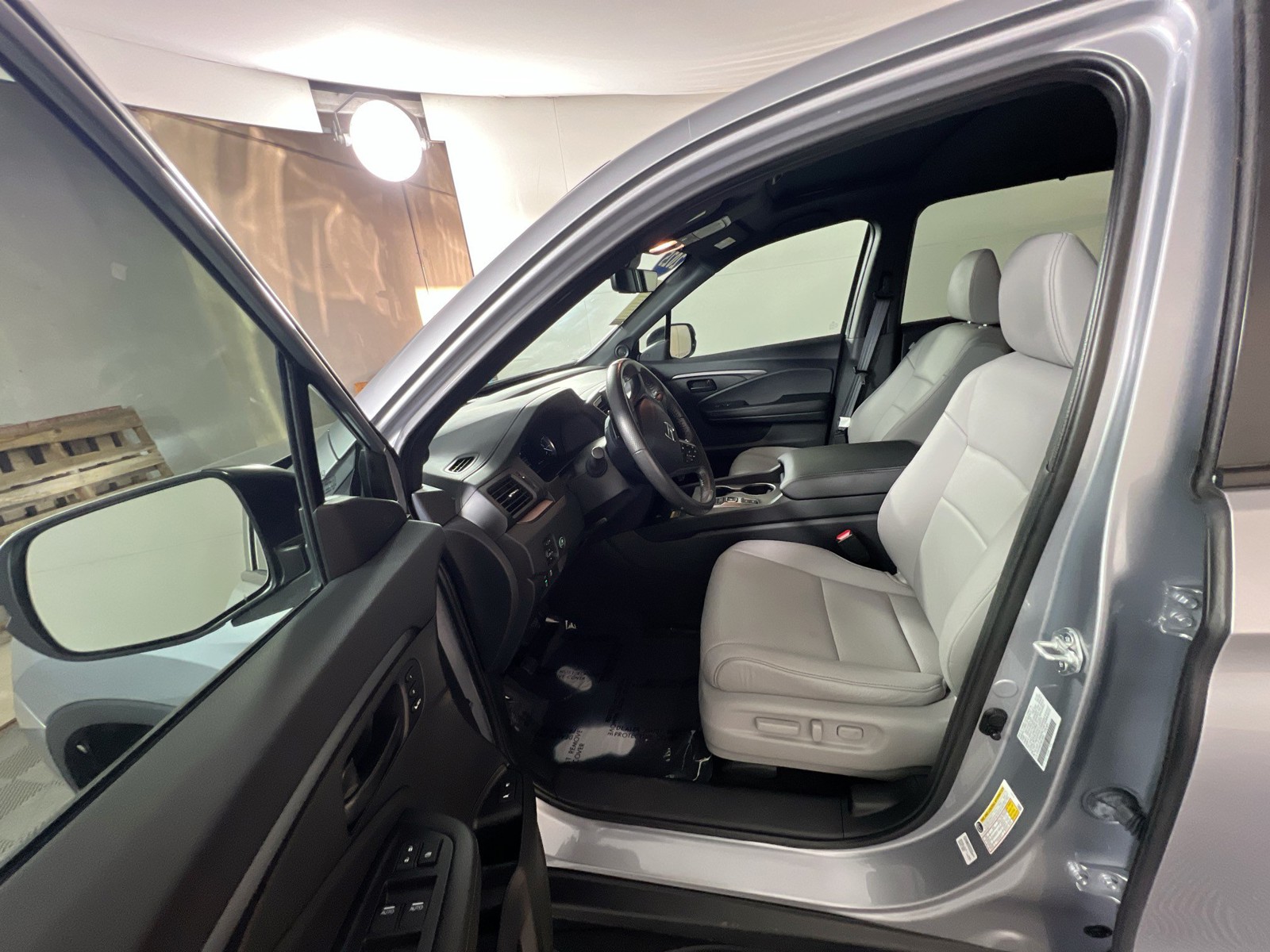 Used 2025 Silver Honda EX-L image 14