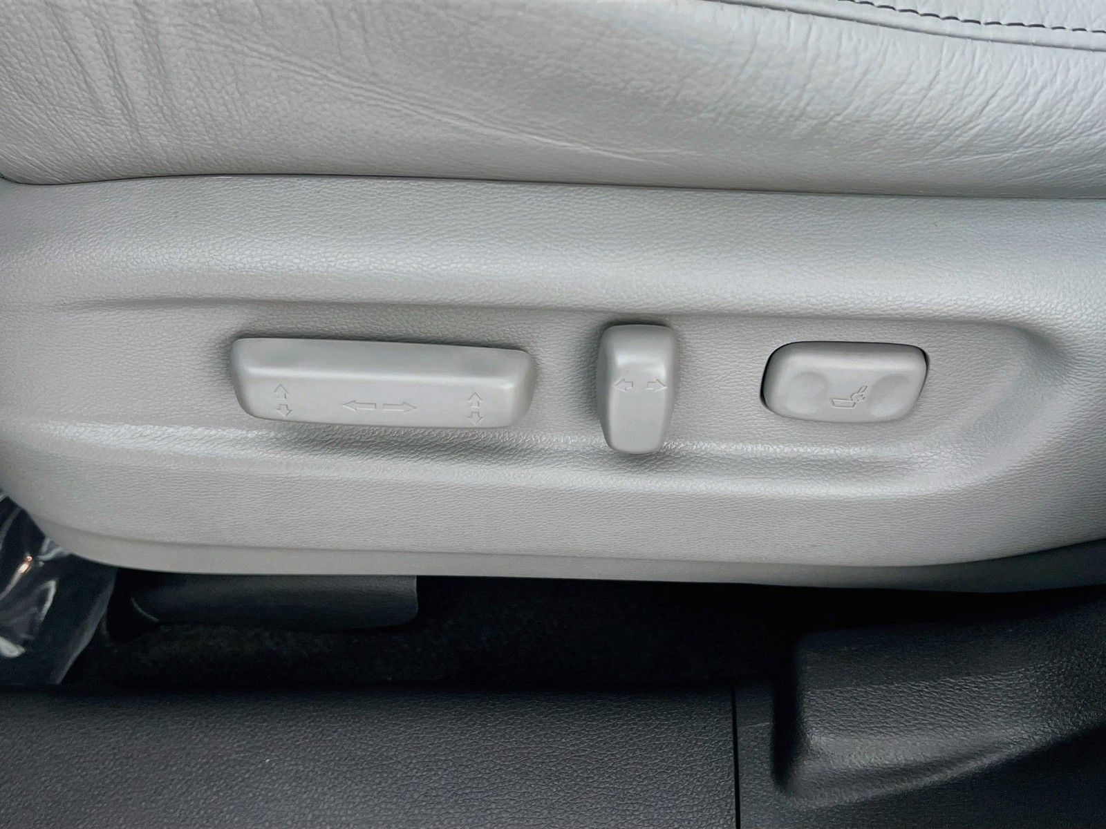 Used 2025 Silver Honda EX-L image 13