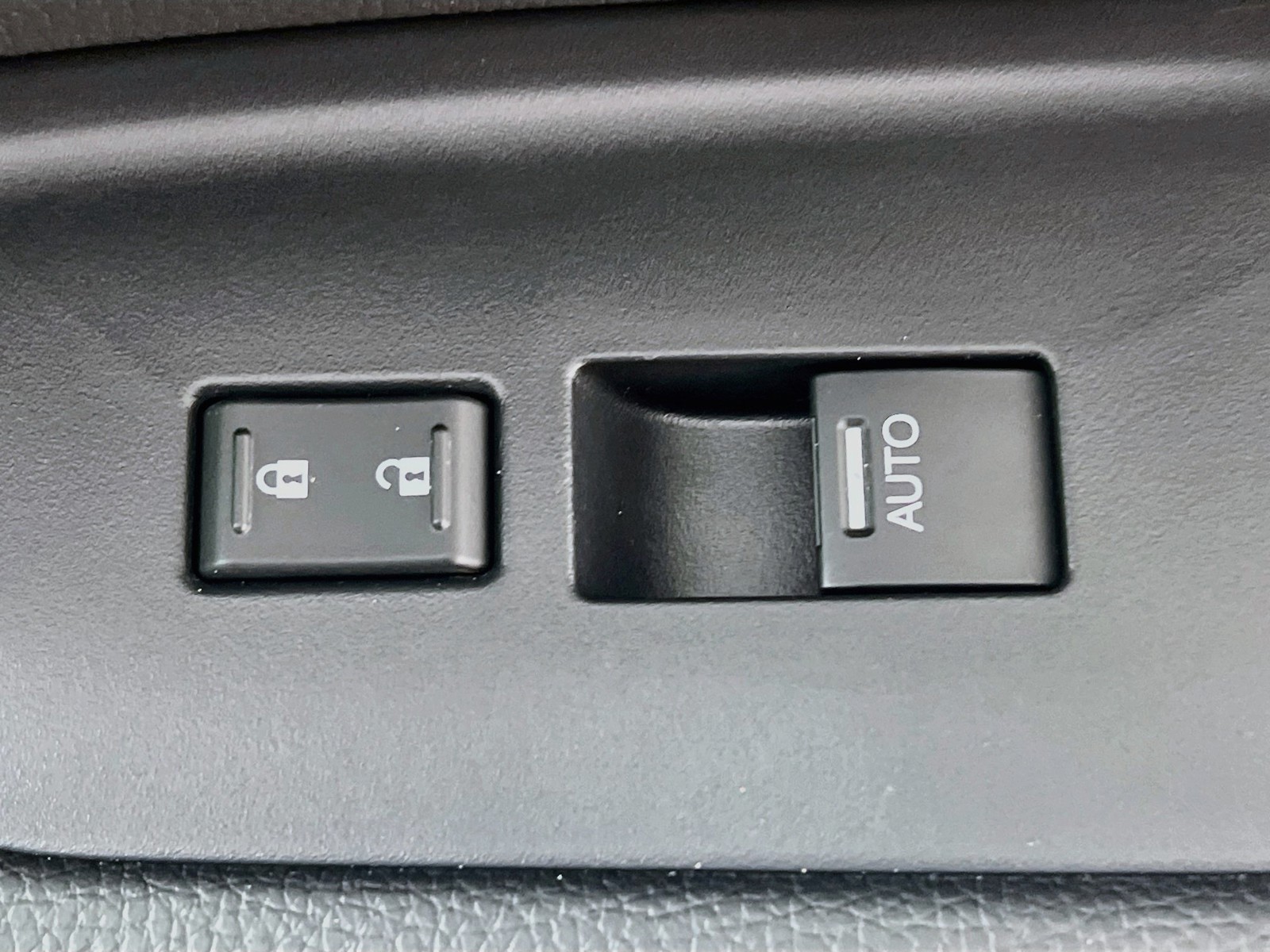 Used 2025 Silver Honda EX-L image 32