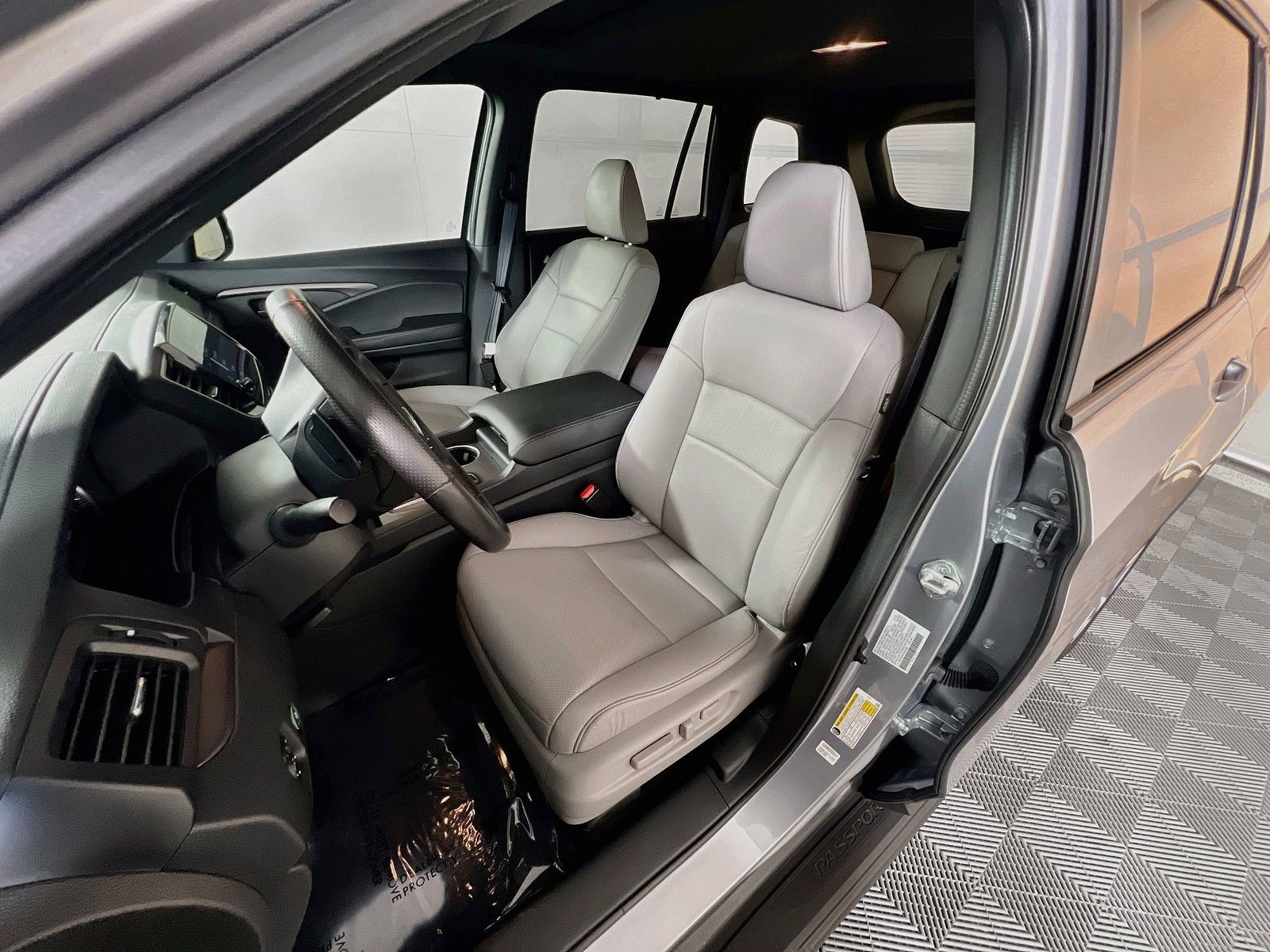 Used 2025 Silver Honda EX-L image 10