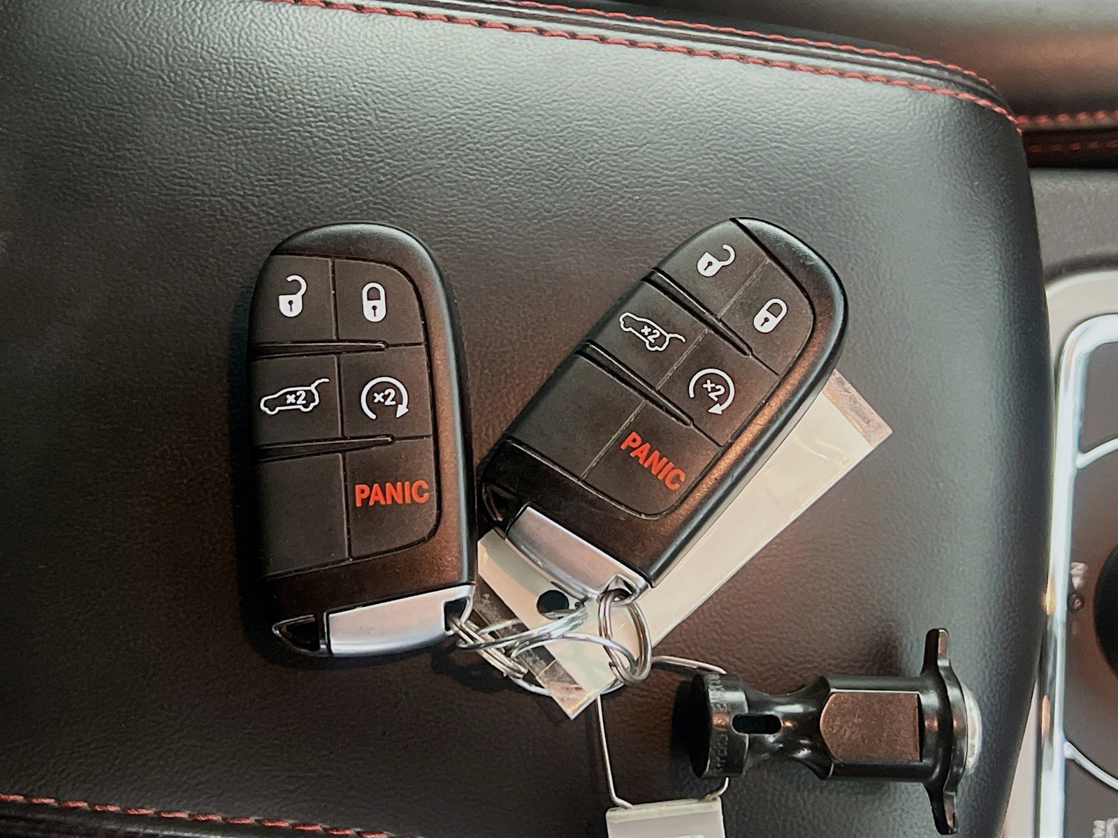 Used 2020 Black Jeep Trailhawk image 33