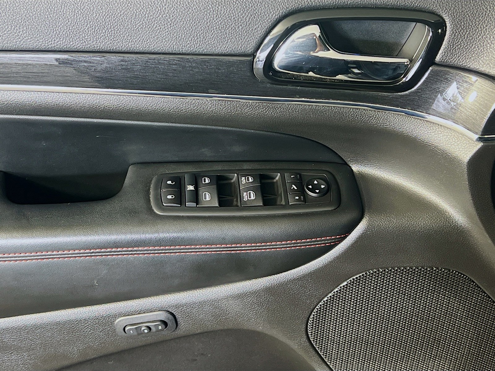 Used 2020 Black Jeep Trailhawk image 12