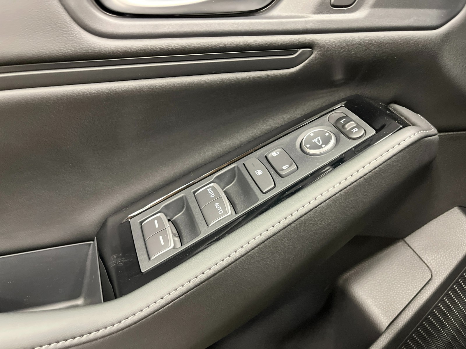 New 2026 Platinum White Pearl Honda Touring image 13