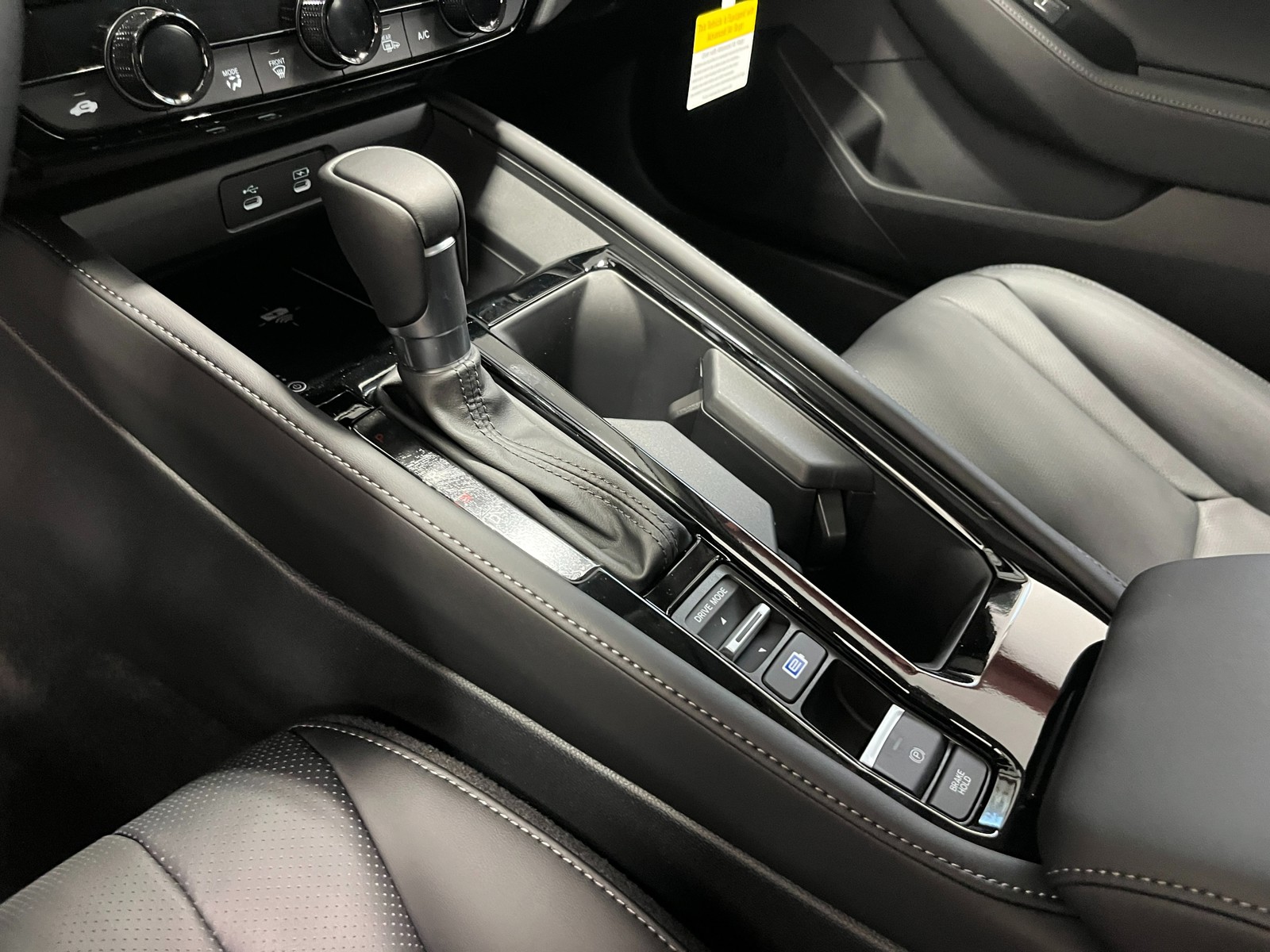 New 2026 Platinum White Pearl Honda Touring image 16