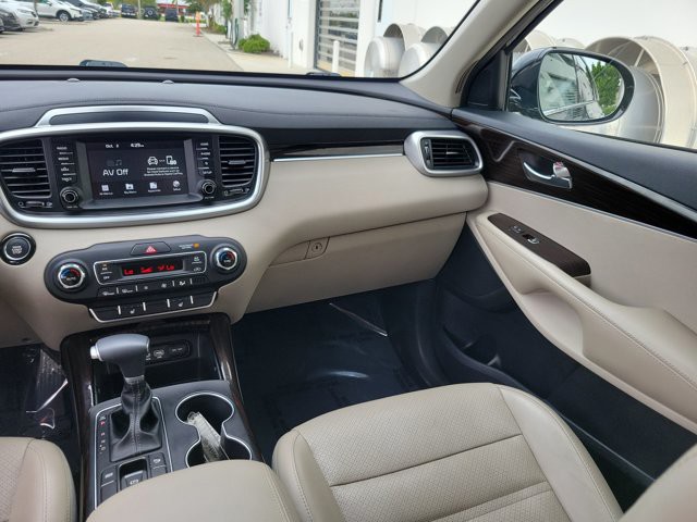Used 2020 Ebony Black Kia EX V6 image 23