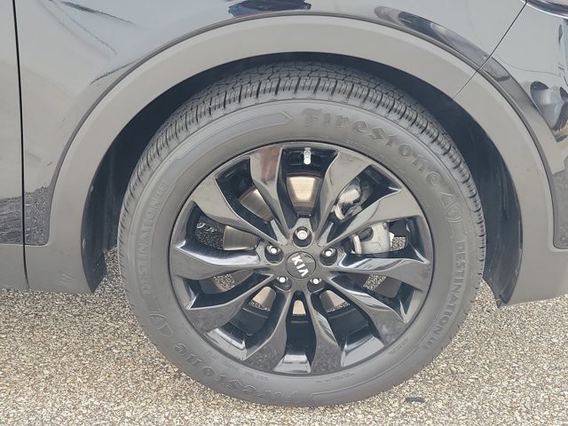 Used 2020 Ebony Black Kia EX V6 image 13