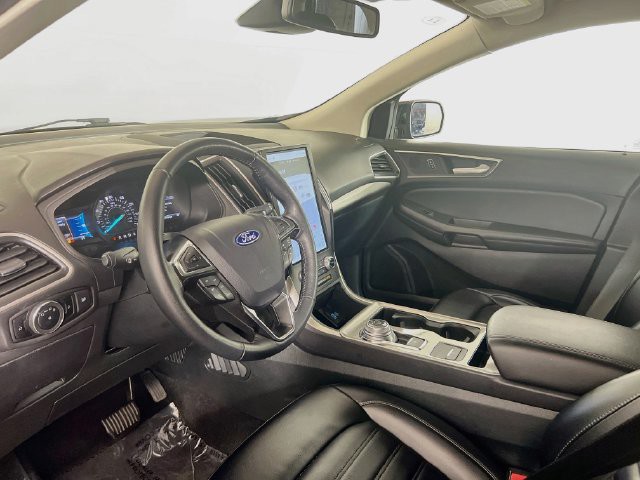 Used 2024 Agate Black Metallic Ford SEL image 11