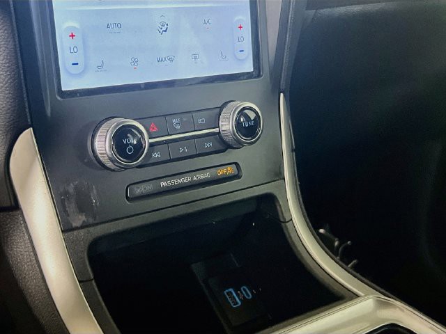 Used 2024 Agate Black Metallic Ford SEL image 17