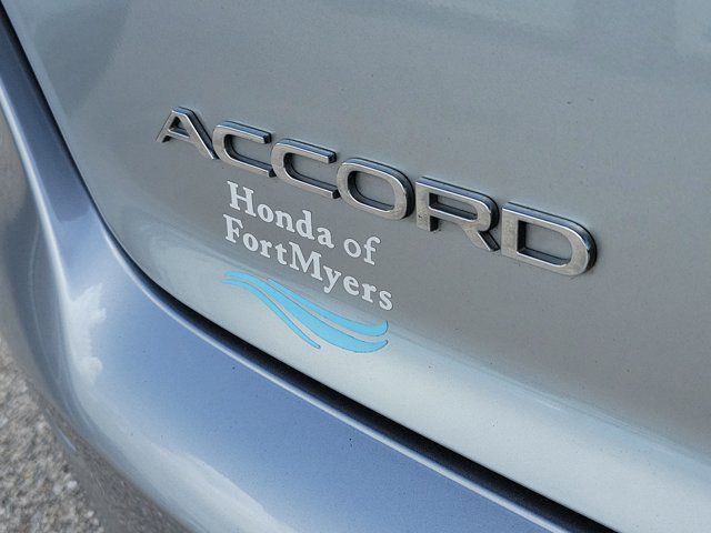 Certified Used 2024 Solar Silver Metallic Honda EX image 7