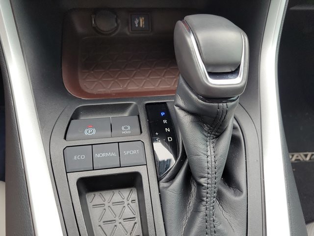 Used 2023 Wind Chill Pearl Toyota Limited image 28