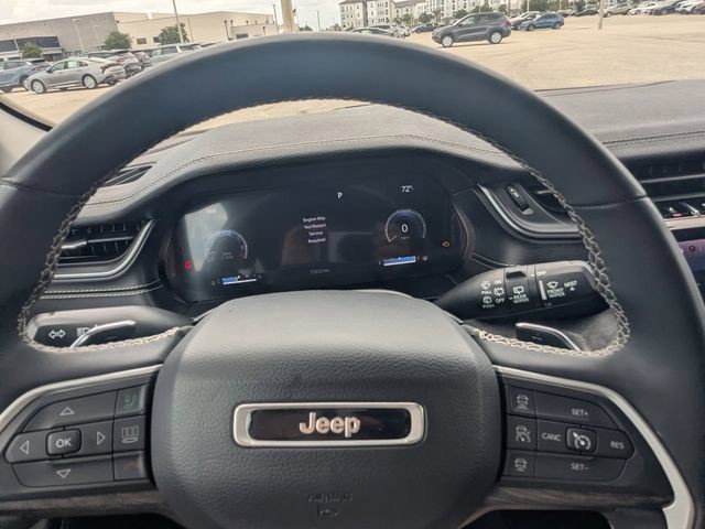 Used 2023 Diamond Black Crystal Pearlcoat Jeep Limited image 37