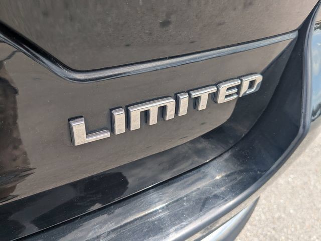 Used 2023 Diamond Black Crystal Pearlcoat Jeep Limited image 12