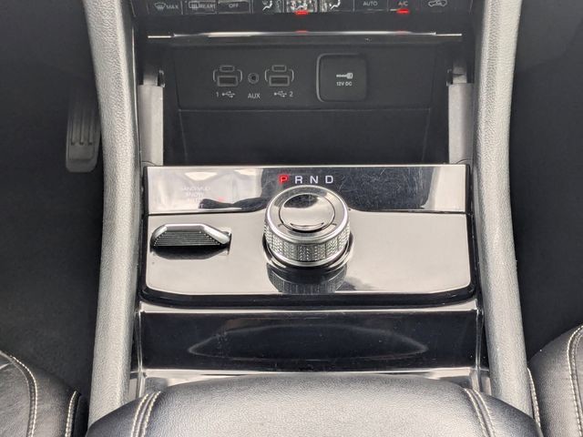 Used 2023 Diamond Black Crystal Pearlcoat Jeep Limited image 23
