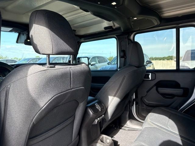 Used 2024 Silver Zynith Clearcoat Jeep Sport S image 10
