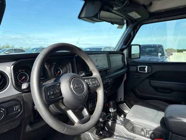 Used 2024 Silver Zynith Clearcoat Jeep Sport S image 12