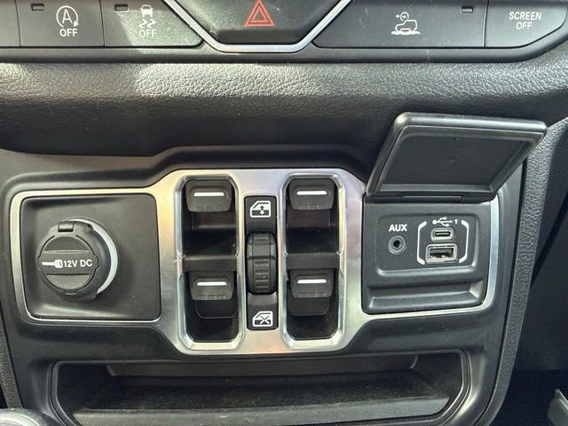 Used 2024 Silver Zynith Clearcoat Jeep Sport S image 22