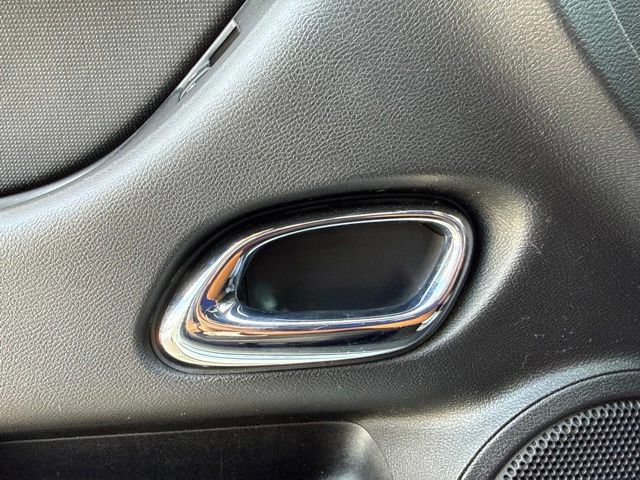 Used 2014 Summit White Chevrolet SS image 15