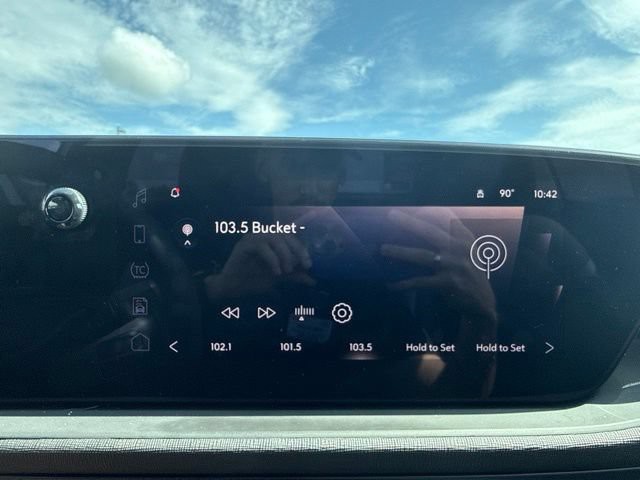 Used 2024 Summit White Buick Preferred image 22