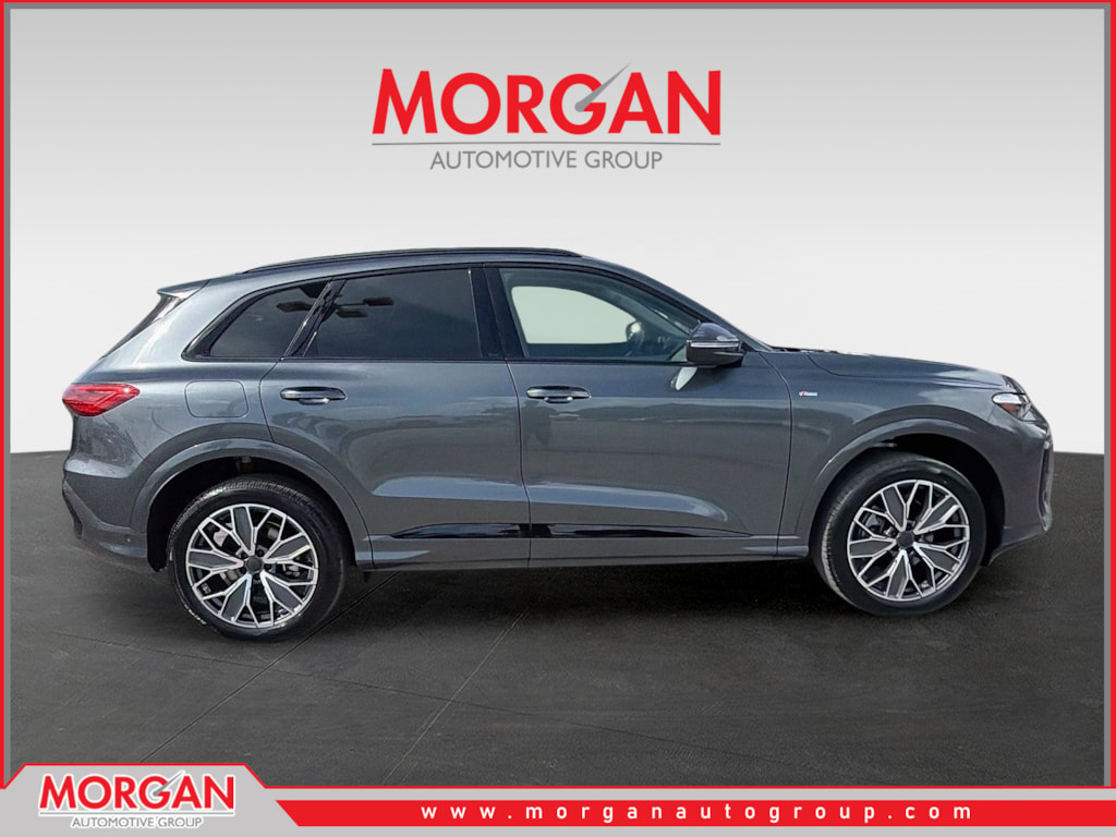 New 2026 Daytona Gray Pearl Effect Audi Premium Plus image 2