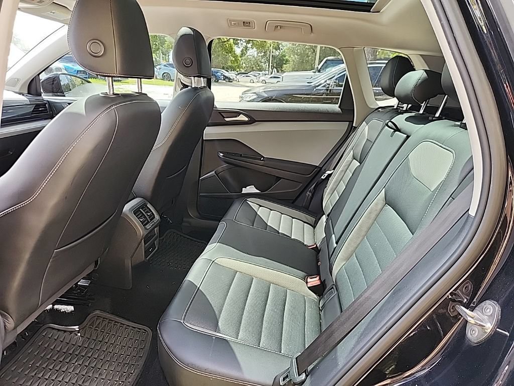 Used 2022 Deep Black Pearl Volkswagen SEL image 3