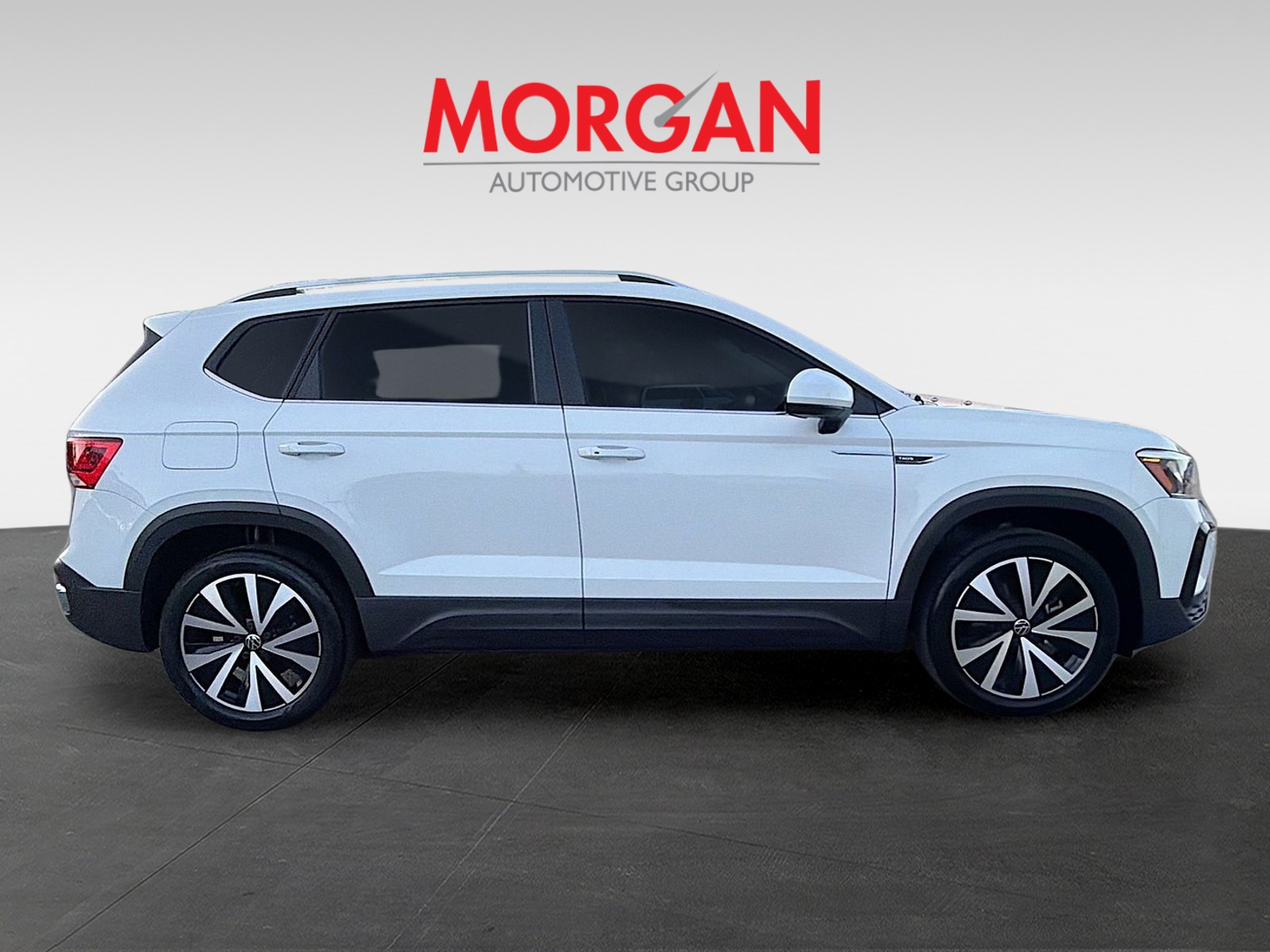 Used 2023 Pure White Volkswagen SE image 2