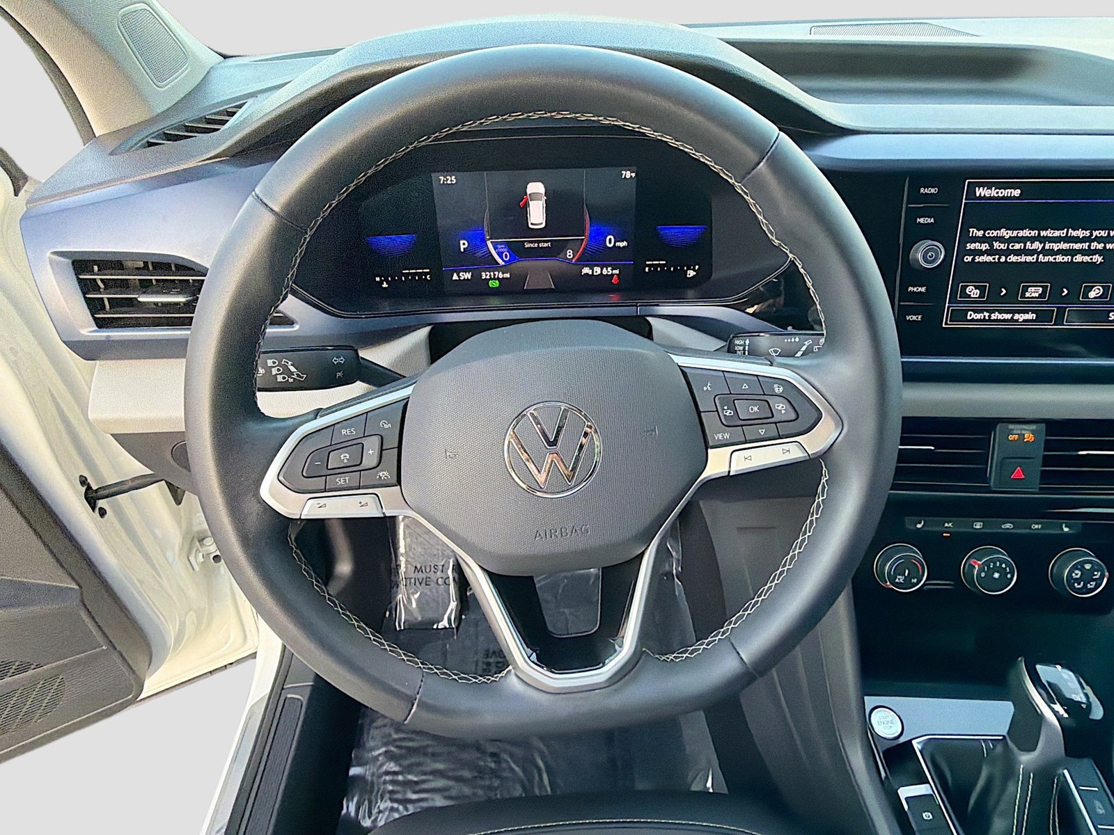 Used 2023 Pure White Volkswagen SE image 39