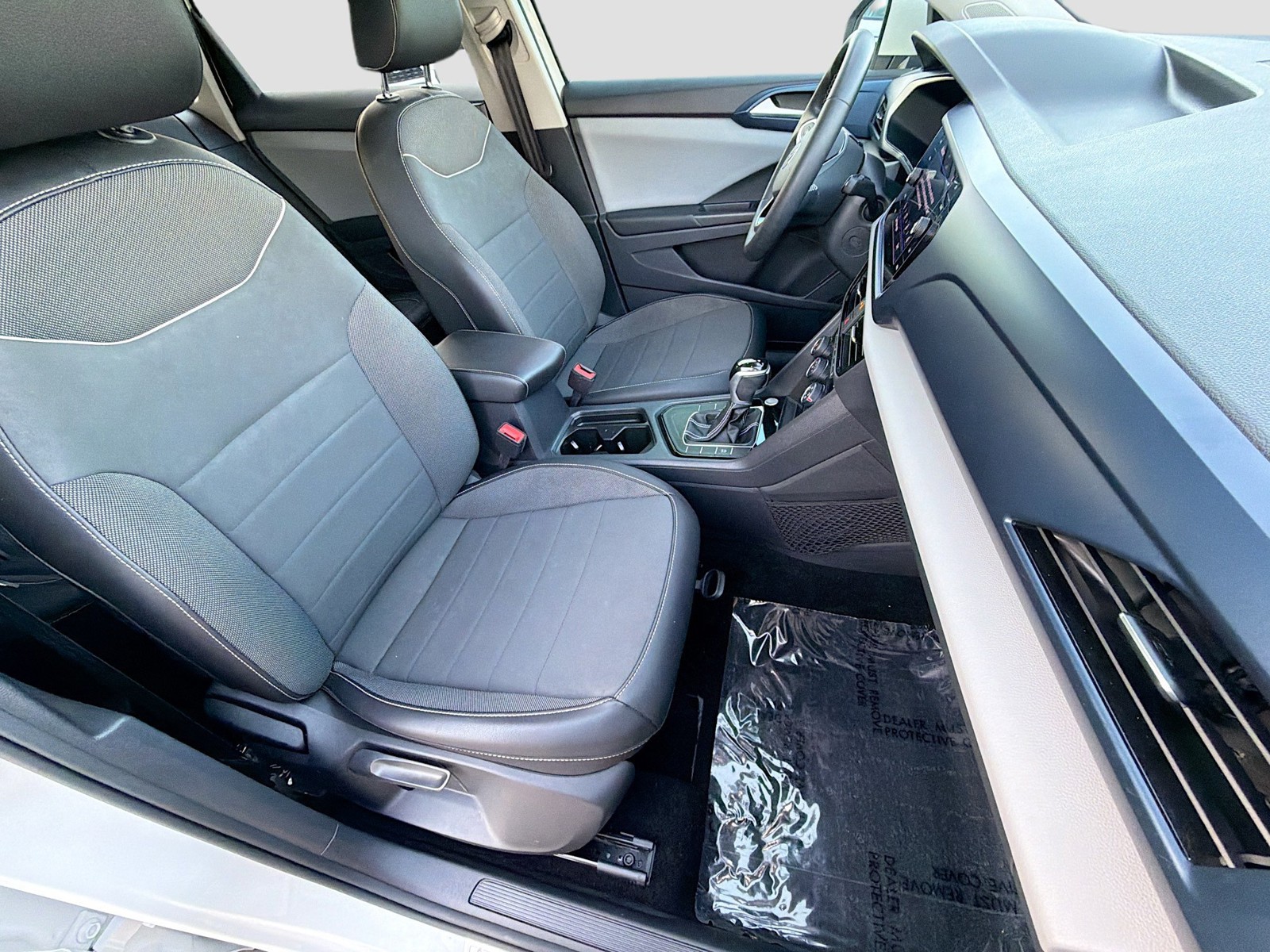 Used 2023 Pure White Volkswagen SE image 14