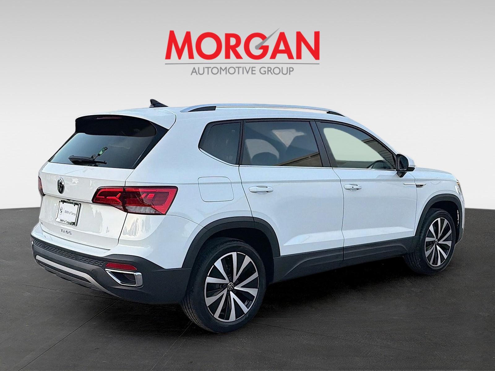 Used 2023 Pure White Volkswagen SE image 3