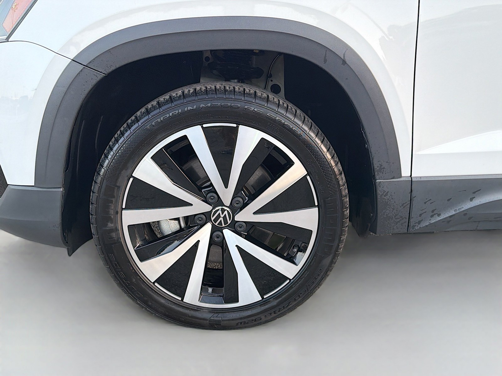 Used 2023 Pure White Volkswagen SE image 42
