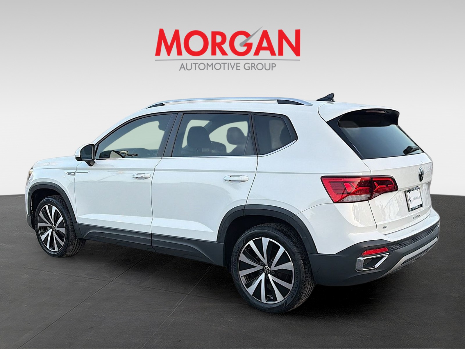 Used 2023 Pure White Volkswagen SE image 5