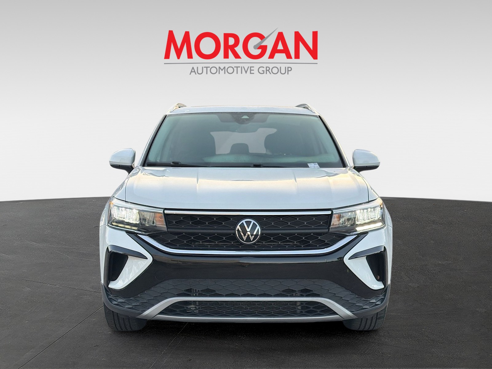 Used 2023 Pure White Volkswagen SE image 8