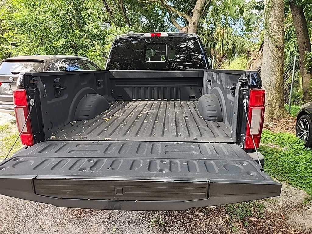 Used 2022 Agate Black Metallic Ford LARIAT image 8