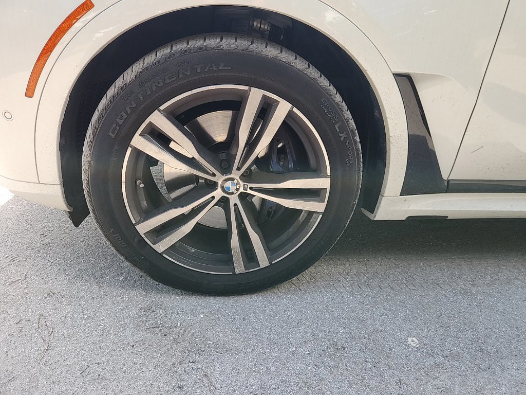 Used 2024 Mineral White Metallic BMW xDrive40i image 7