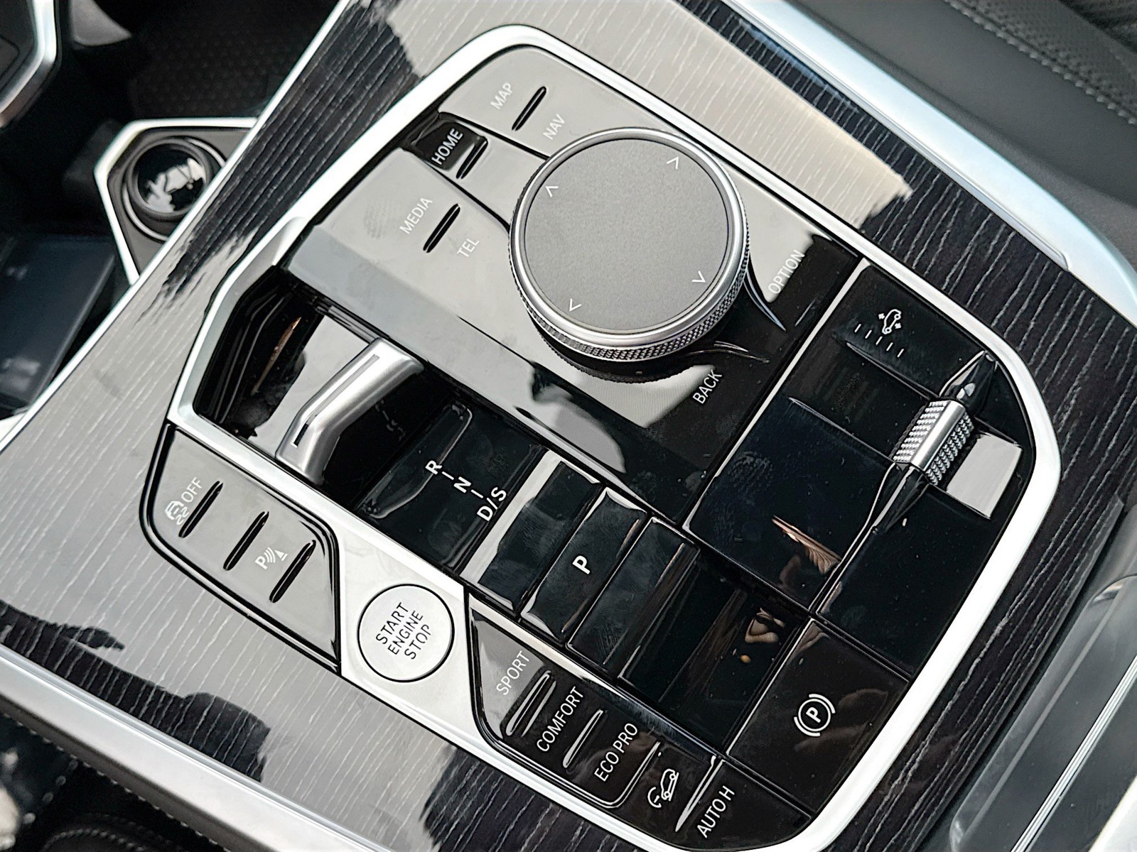New 2027 Black Sapphire Metallic BMW xDrive40i image 30