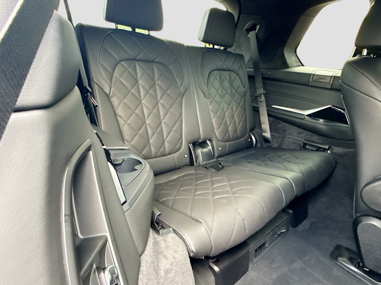 New 2027 Black Sapphire Metallic BMW xDrive40i image 21
