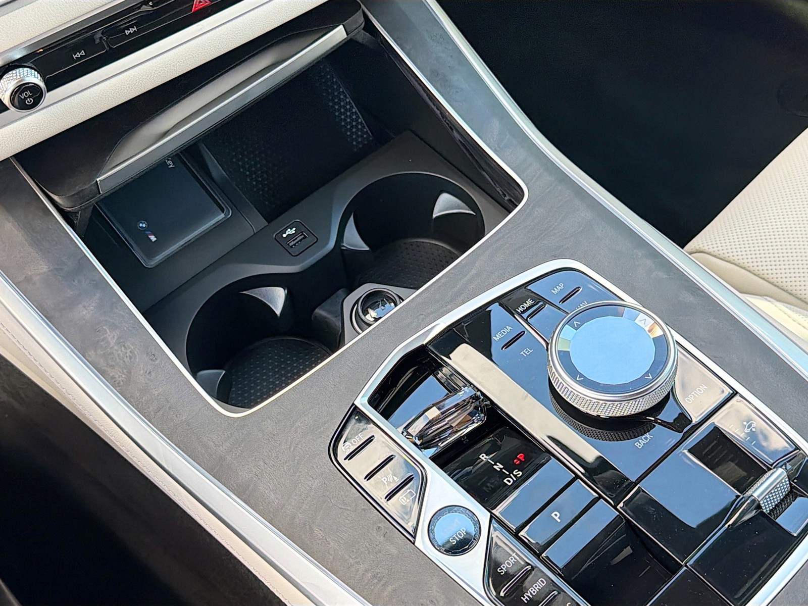 New 2026 Carbon Black Metallic BMW xDrive50e image 29