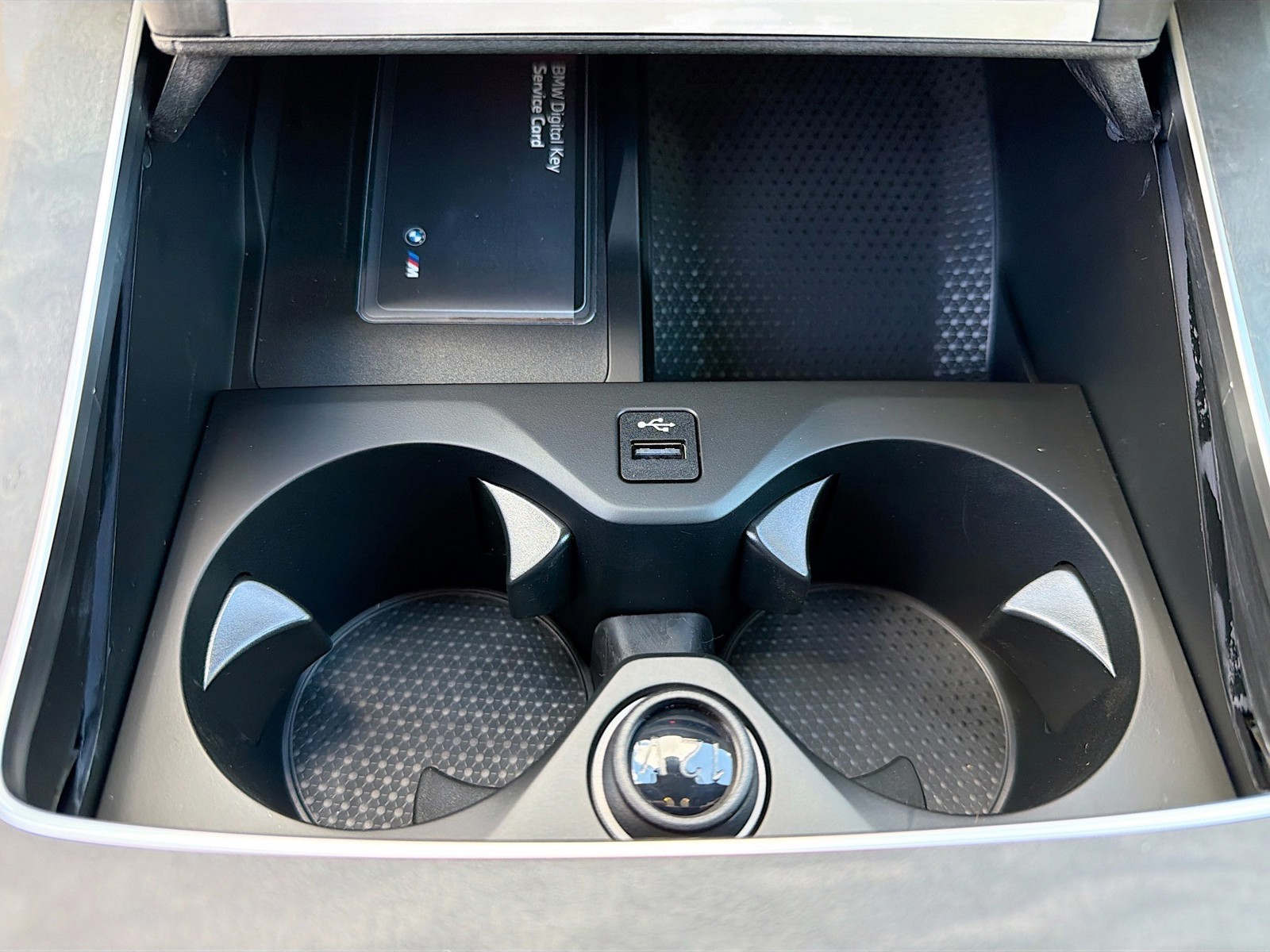 New 2026 Carbon Black Metallic BMW xDrive50e image 31