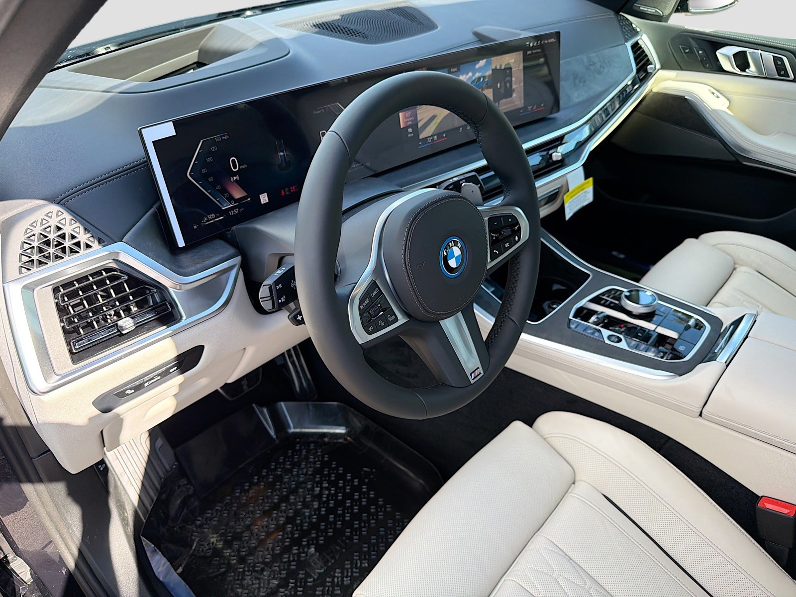 New 2026 Carbon Black Metallic BMW xDrive50e image 26