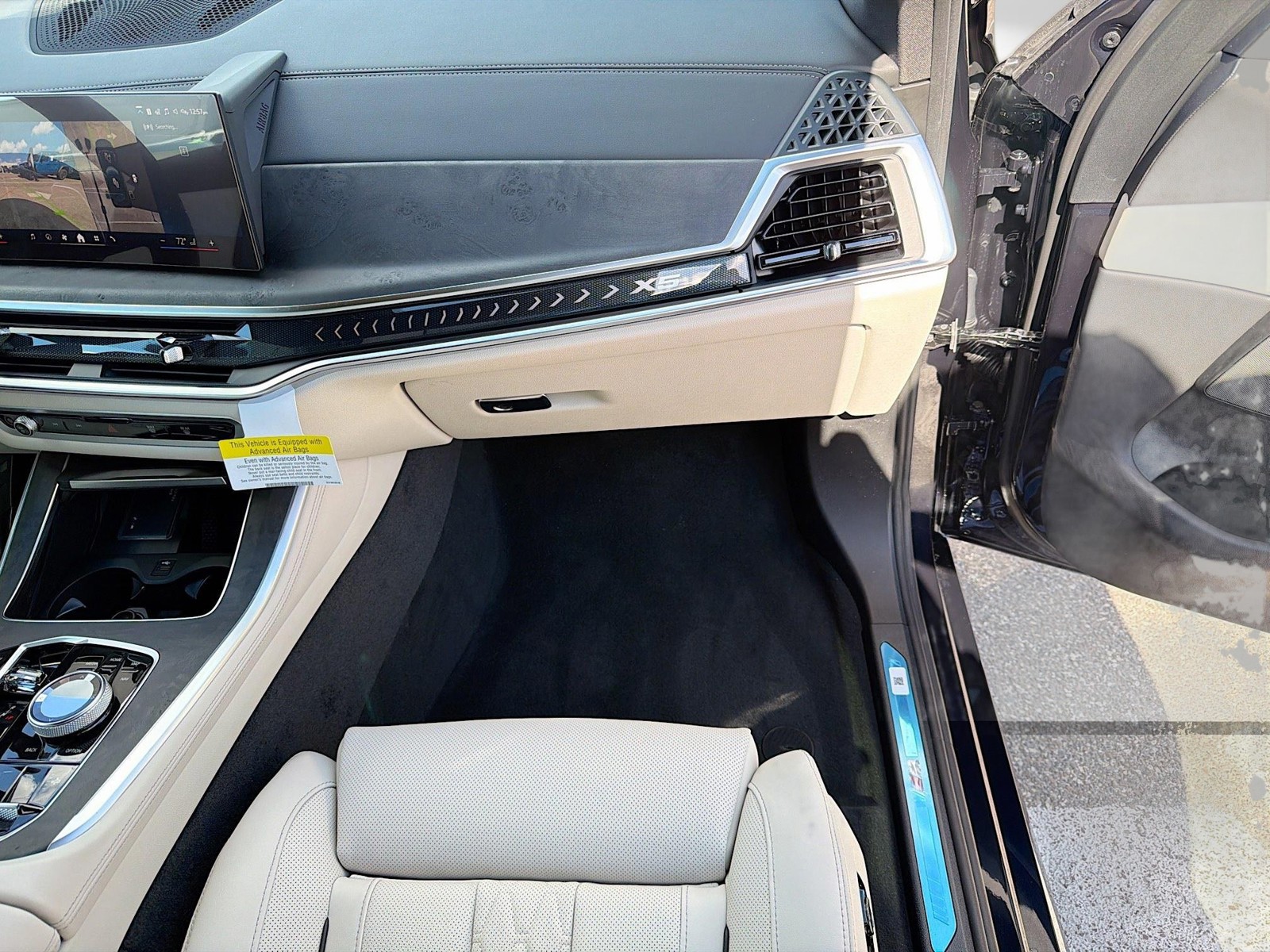 New 2026 Carbon Black Metallic BMW xDrive50e image 18