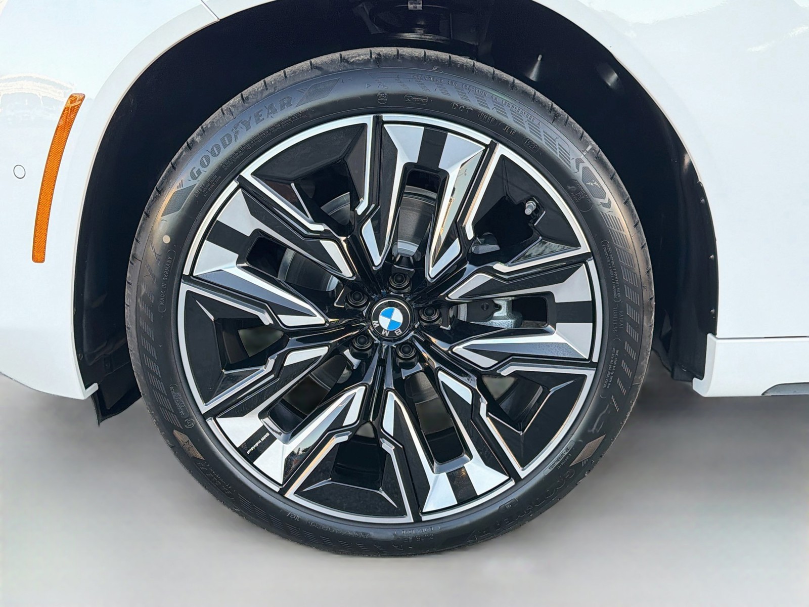 New 2026 Alpine White BMW 30 xDrive image 41